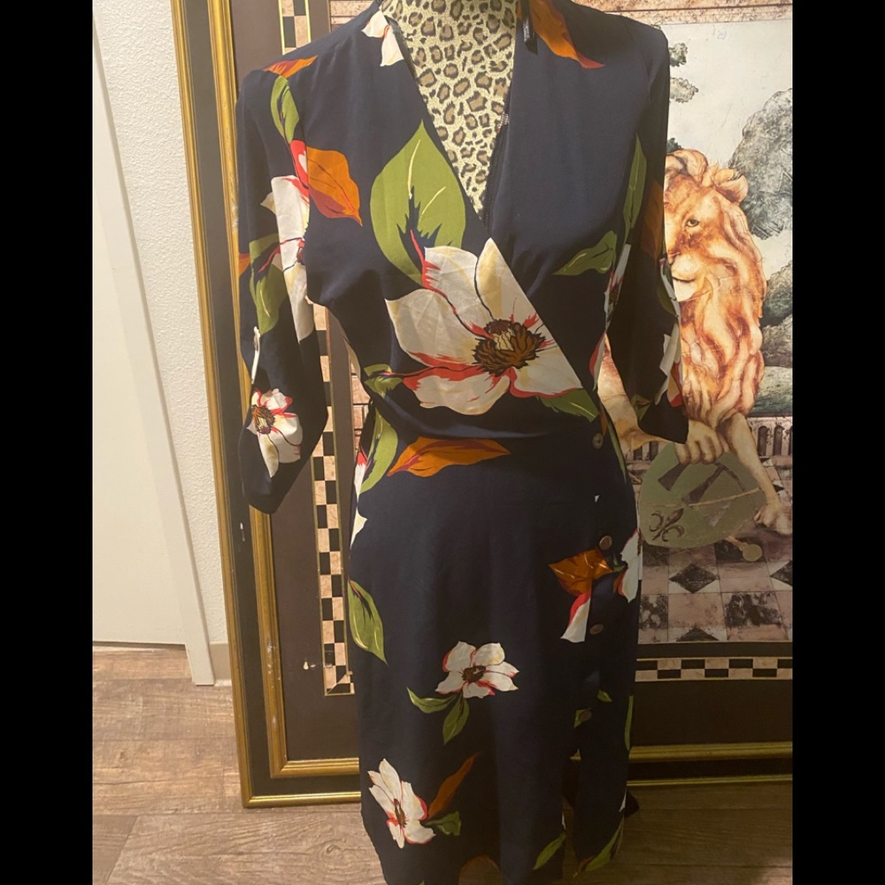 Dress - Picture 2 of 3